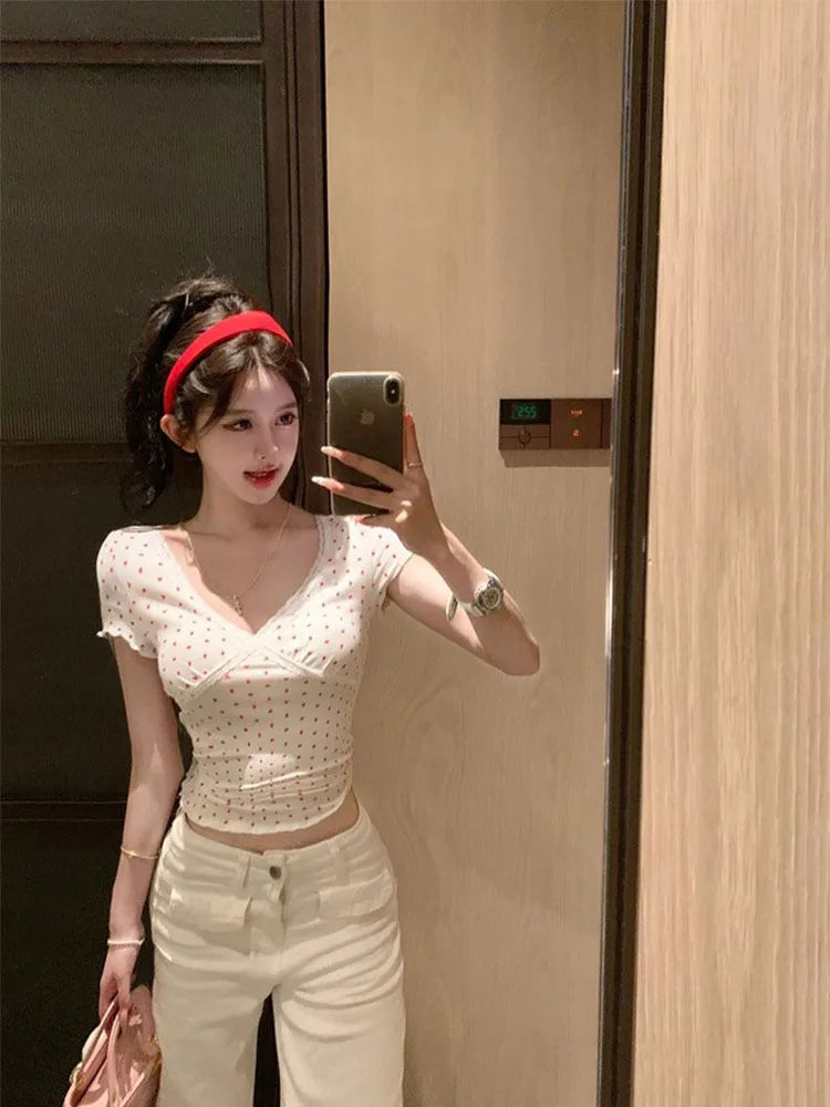 NUOMICI Camiseta de mujer de manga corta con cuello en V sexy, con encaje, para verano, ropa slim con estampado de corazón, estilo Y2K chic