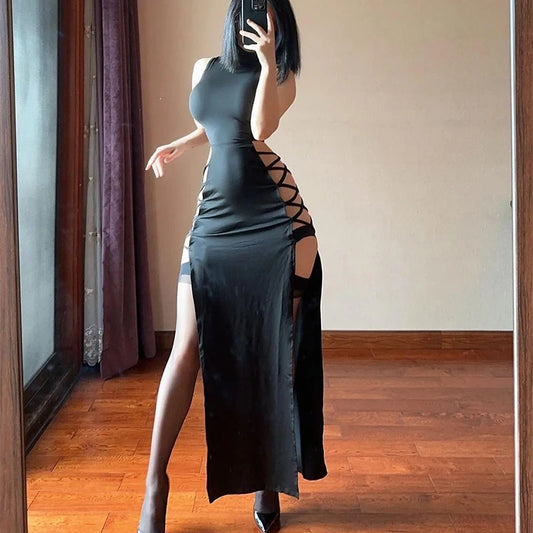 Vestido con cuello redondo y vendaje cruzado
