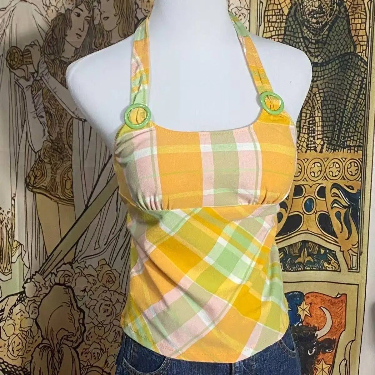 Camiseta sin mangas con cuello halter y encaje