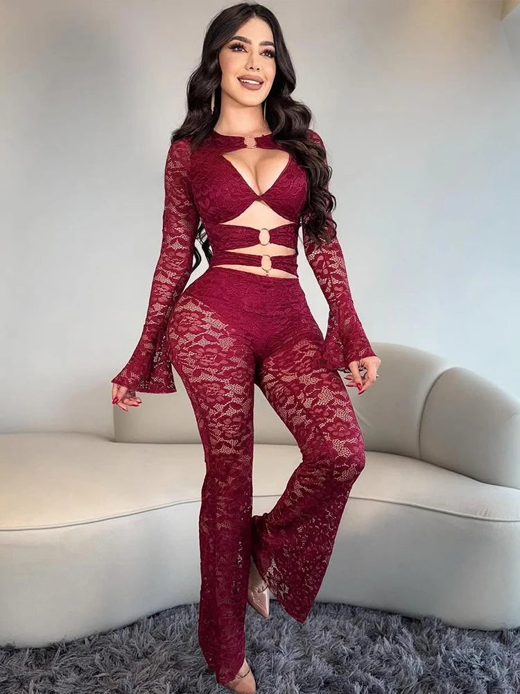 Top corto con aro hueco + Pantalones acampanados