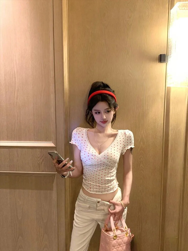 NUOMICI Camiseta de mujer de manga corta con cuello en V sexy, con encaje, para verano, ropa slim con estampado de corazón, estilo Y2K chic