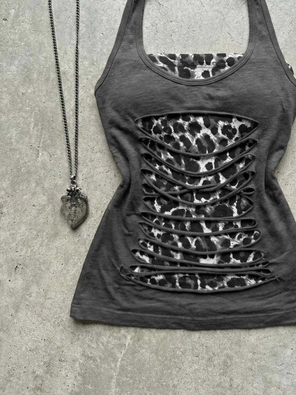 Top Corto con Estampado de Leopardo y Efecto de Doble Capa