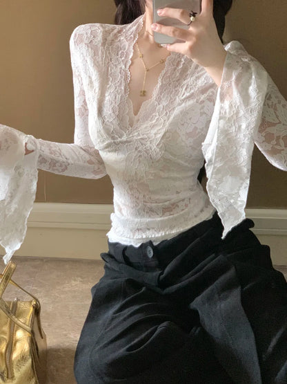 Top Blanco de Encaje de Manga Larga con Escote Pronunciado en V y Mangas Acampanadas, Blusa Corta Transparente de Encaje para Mujer, Elegante Estilo Francés, Primavera Verano 2026