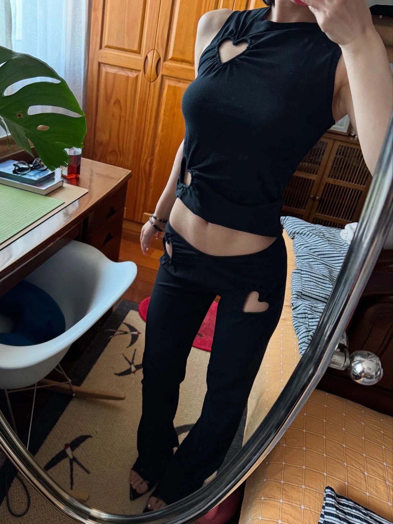 Conjunto de camiseta sin mangas calada con corazón + pantalón