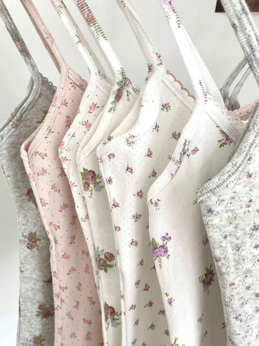 Top corto Floral con ojetes y lazo