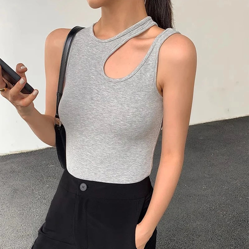 Camiseta de cuello redondo con elástico y calados