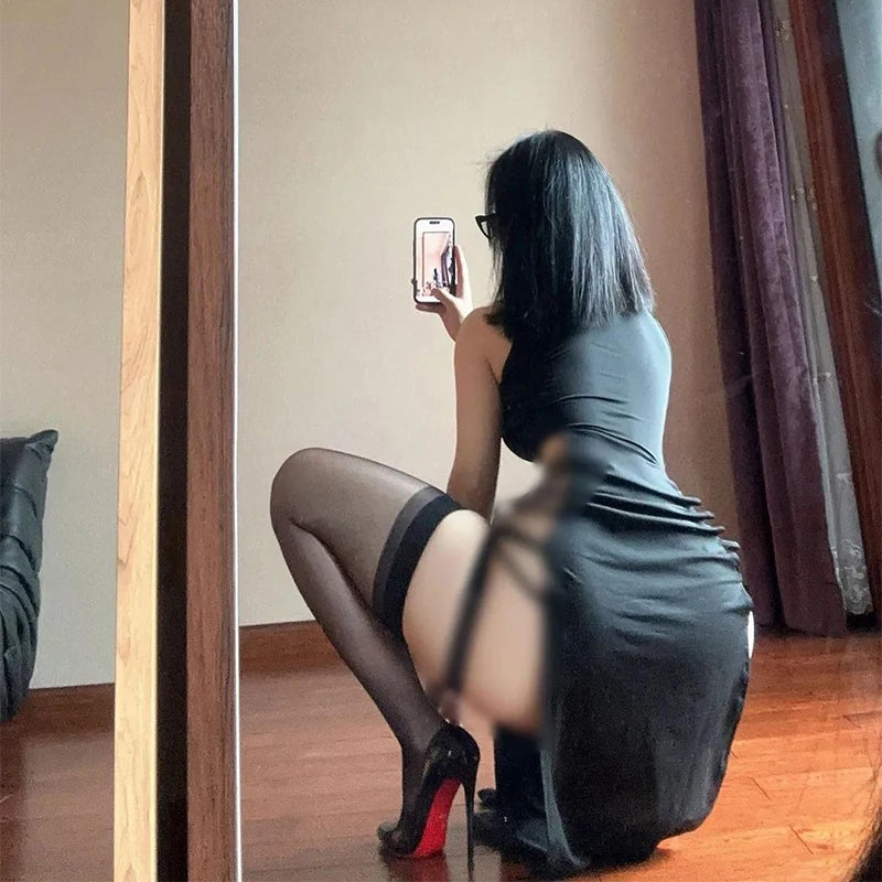 Vestido con cuello redondo y vendaje cruzado