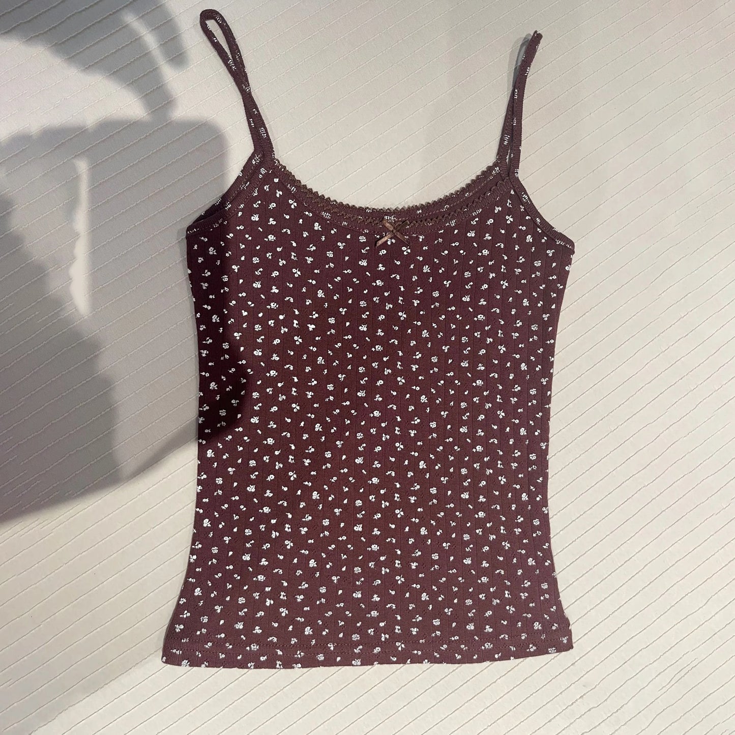 Top corto Floral con ojetes y lazo