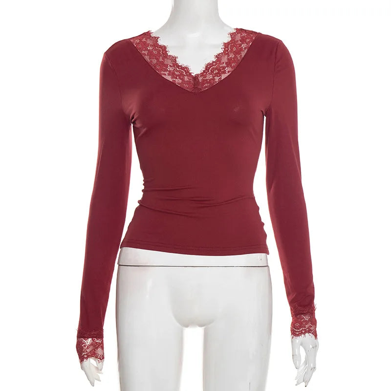 Camiseta de encaje con cuello de pico