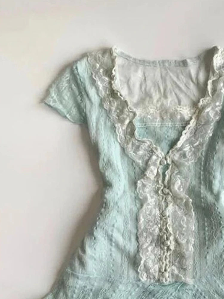 Conjunto de Top de Encaje y Minifalda