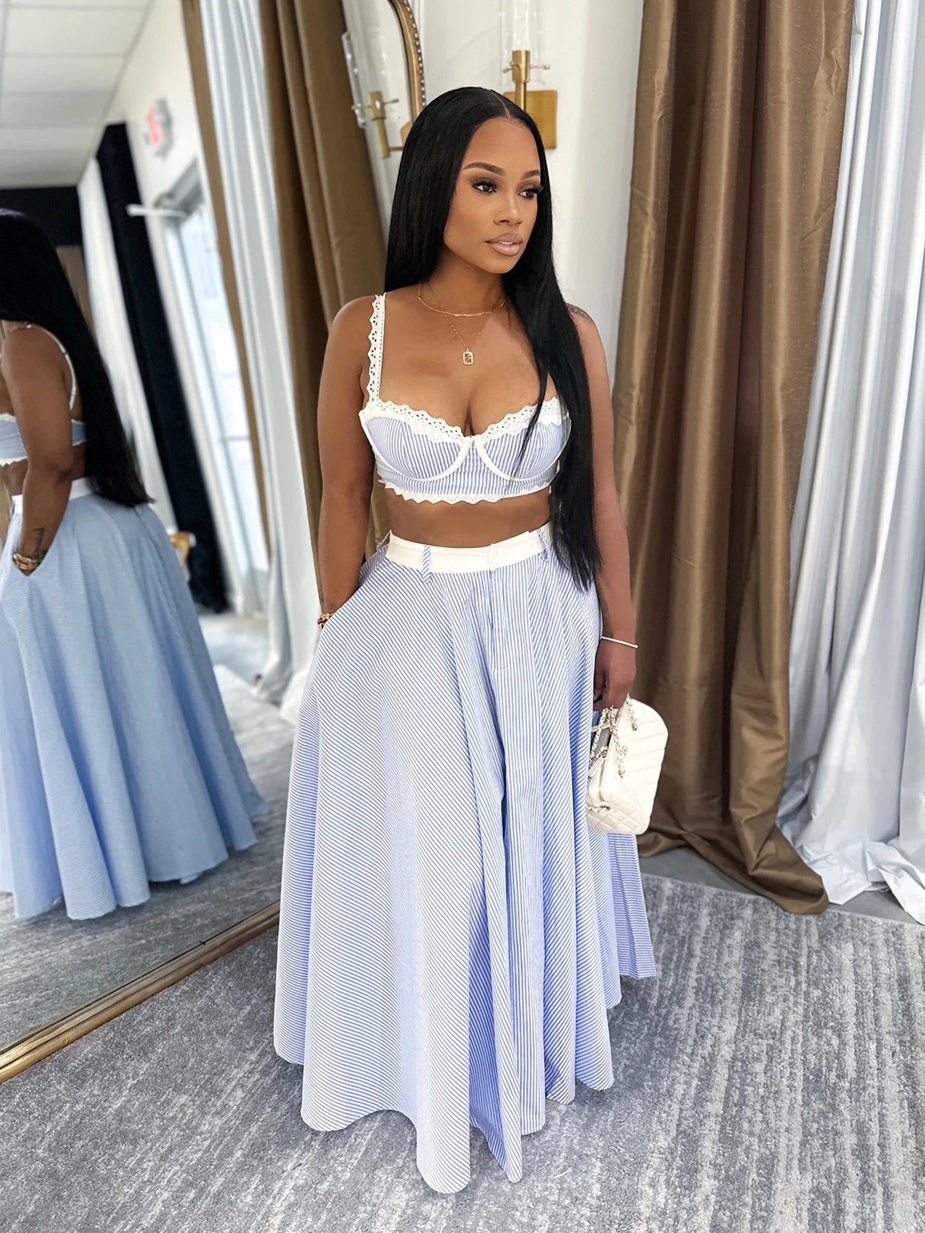 Conjunto de vestido a rayas con retales