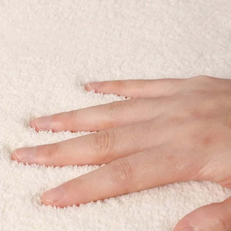 Alfombra irregular estilo crema
