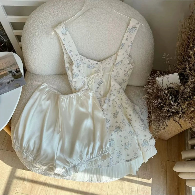 Conjunto de vestido con tirantes florales