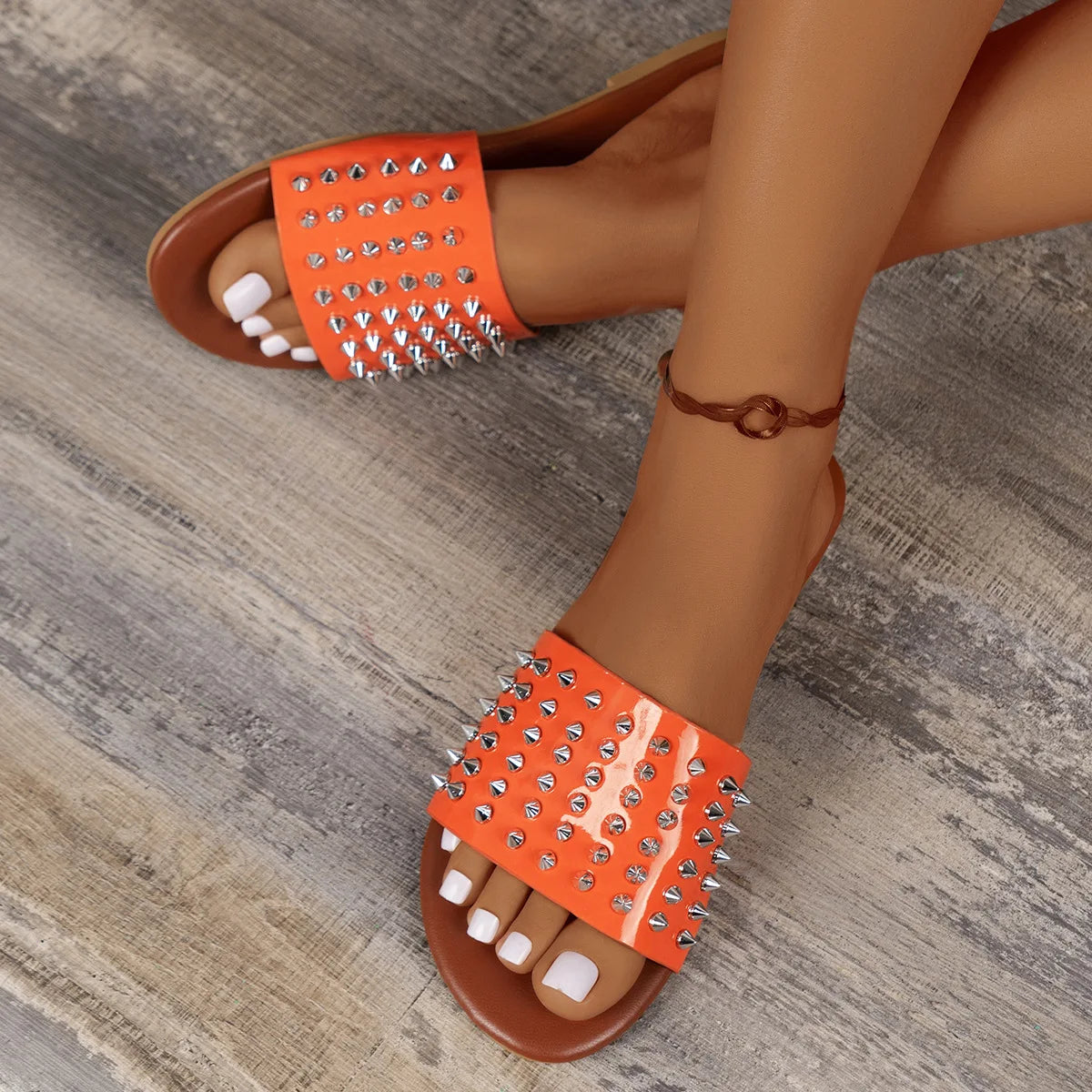 Sandalias con remaches