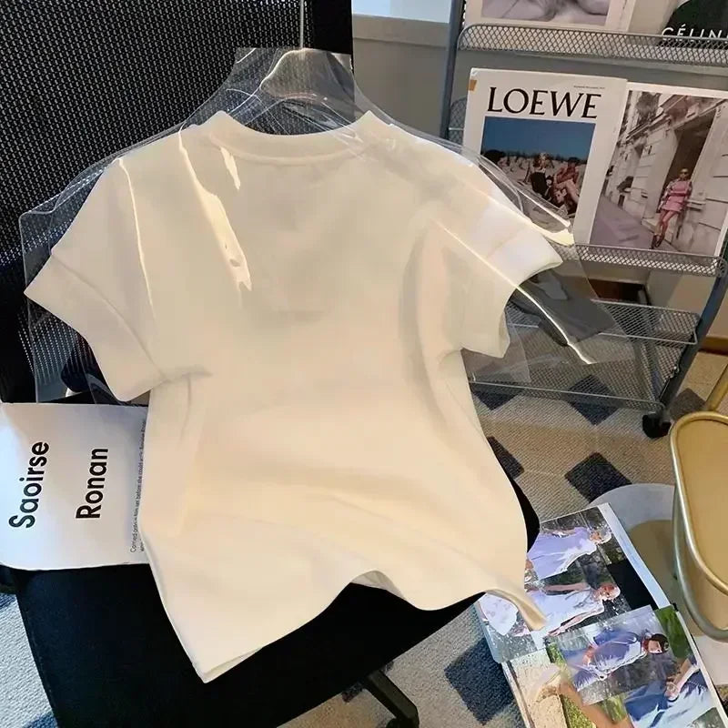 Camiseta de manga corta bordada con luna blanca