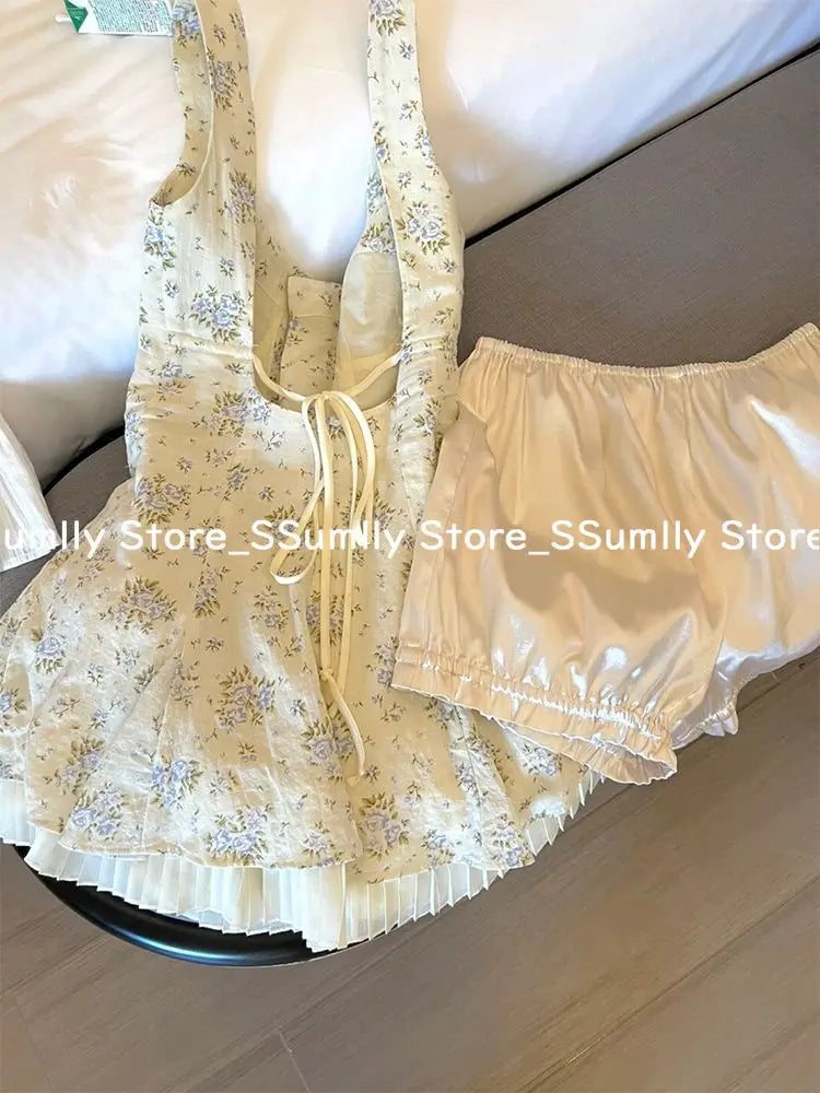 Conjunto de vestido con tirantes florales