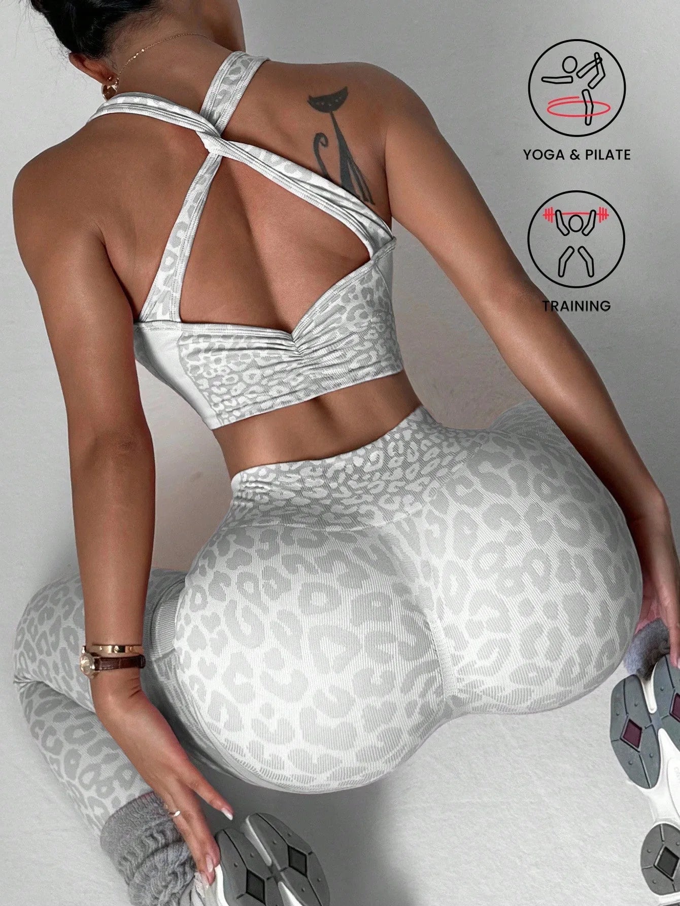 Conjunto de dos piezas de ropa deportiva con estampado de leopardo
