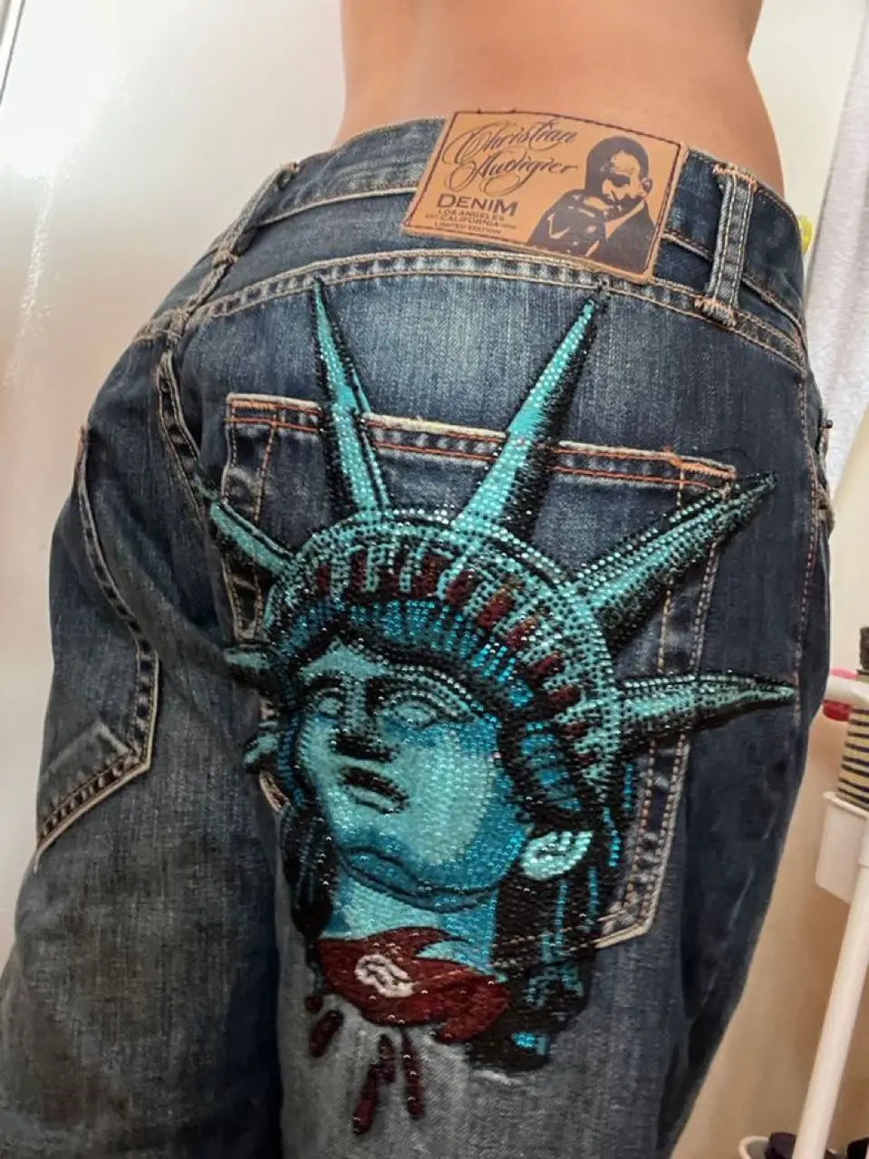 Distressed Washed Pocket Embroidery Jeans