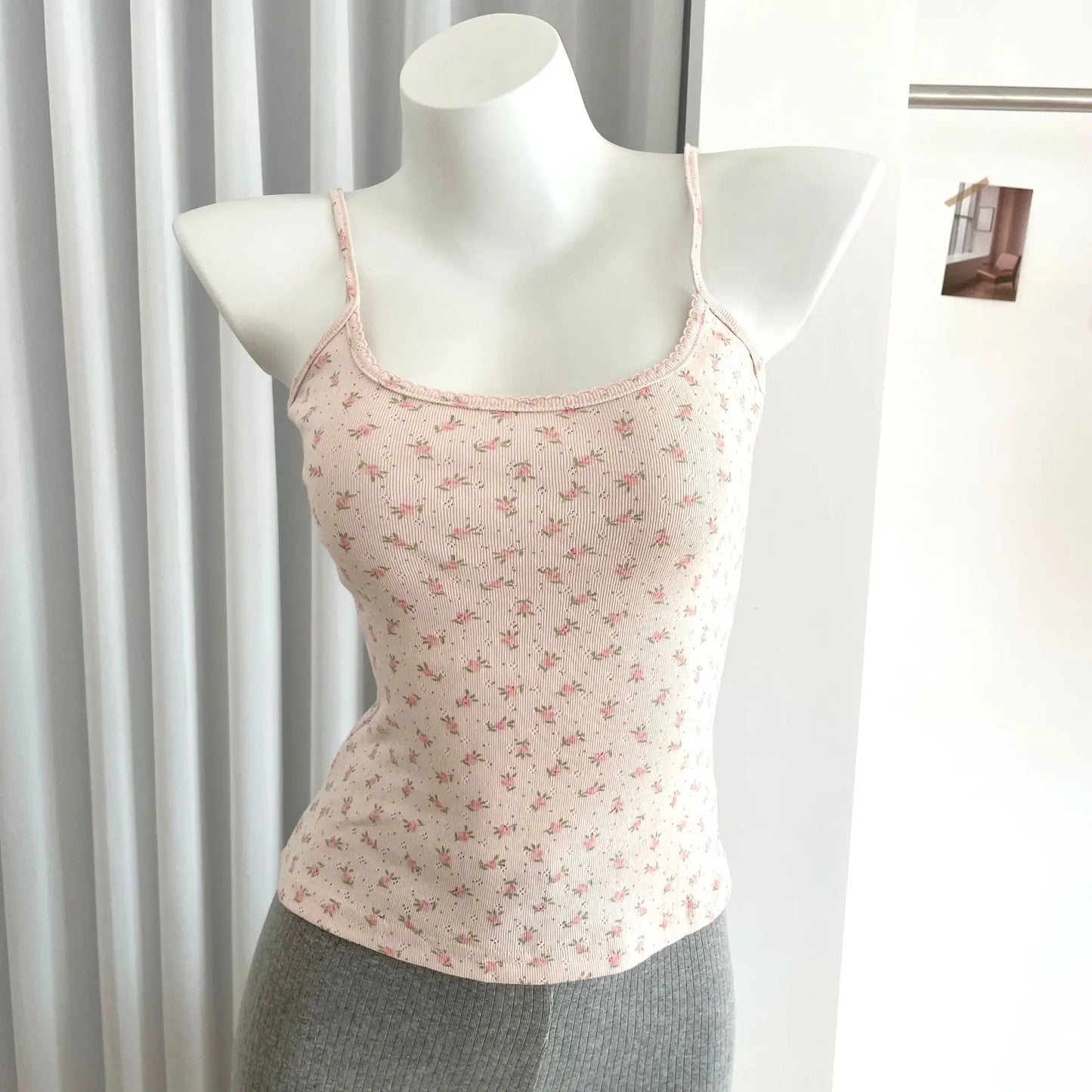 Top corto Floral con ojetes y lazo