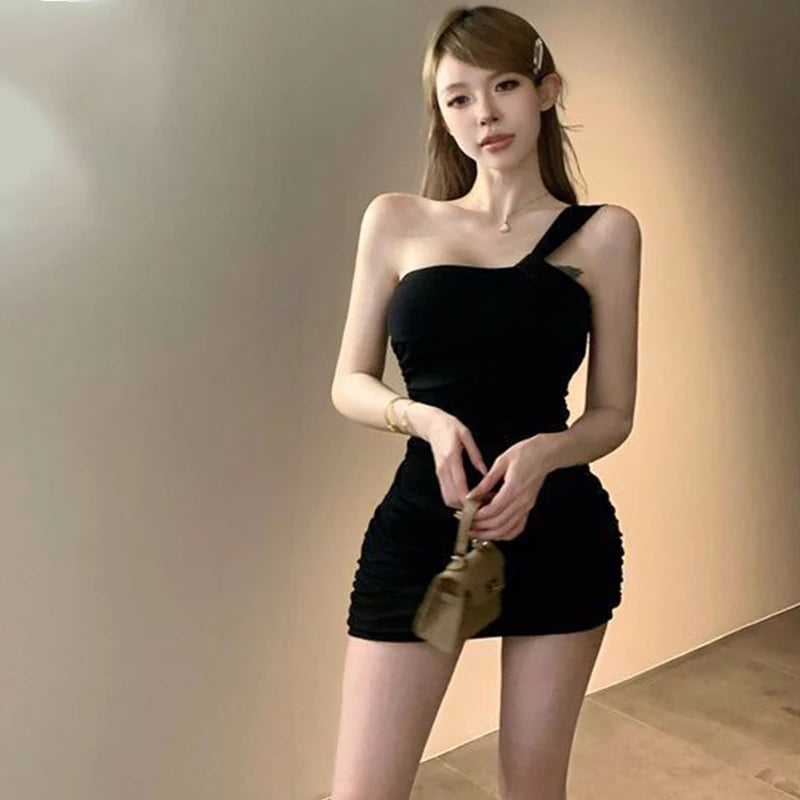 one-shoulder pleated slim dress