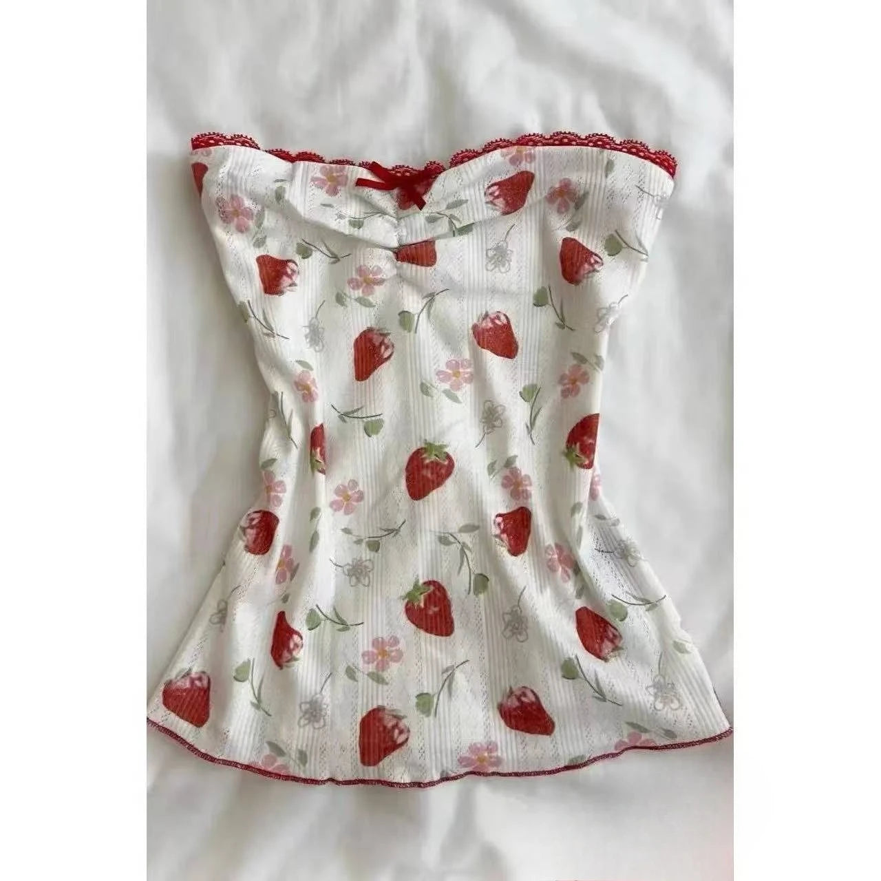 Camiseta sin mangas con cuello halter y encaje