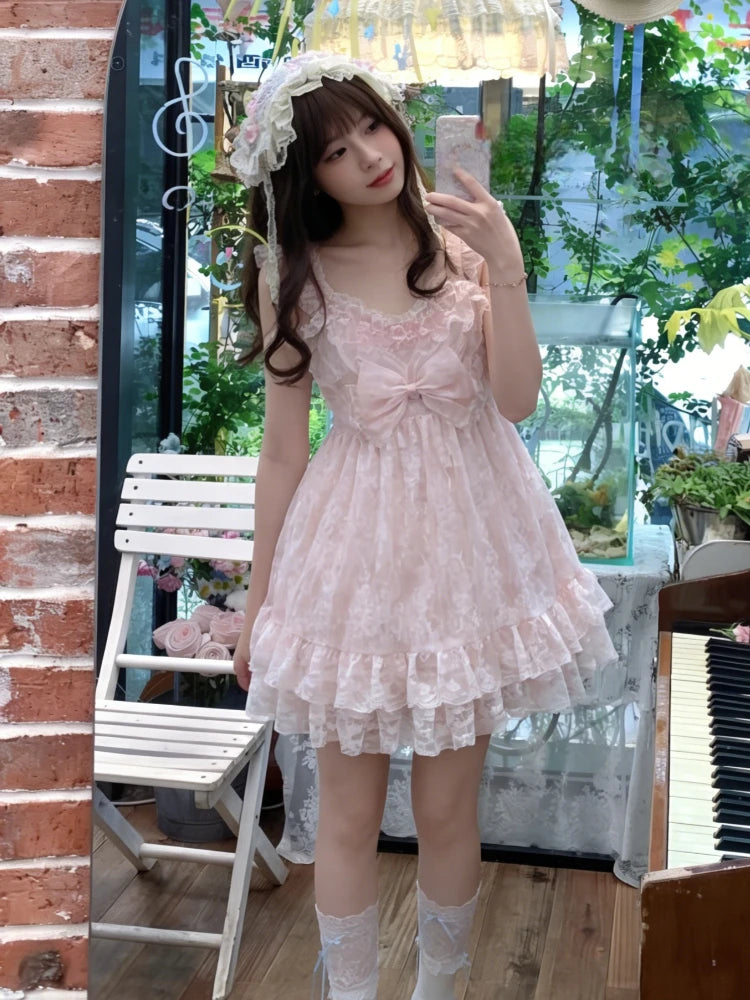 Conjunto de dos piezas de blusa de encaje y vestido lencero con lazo