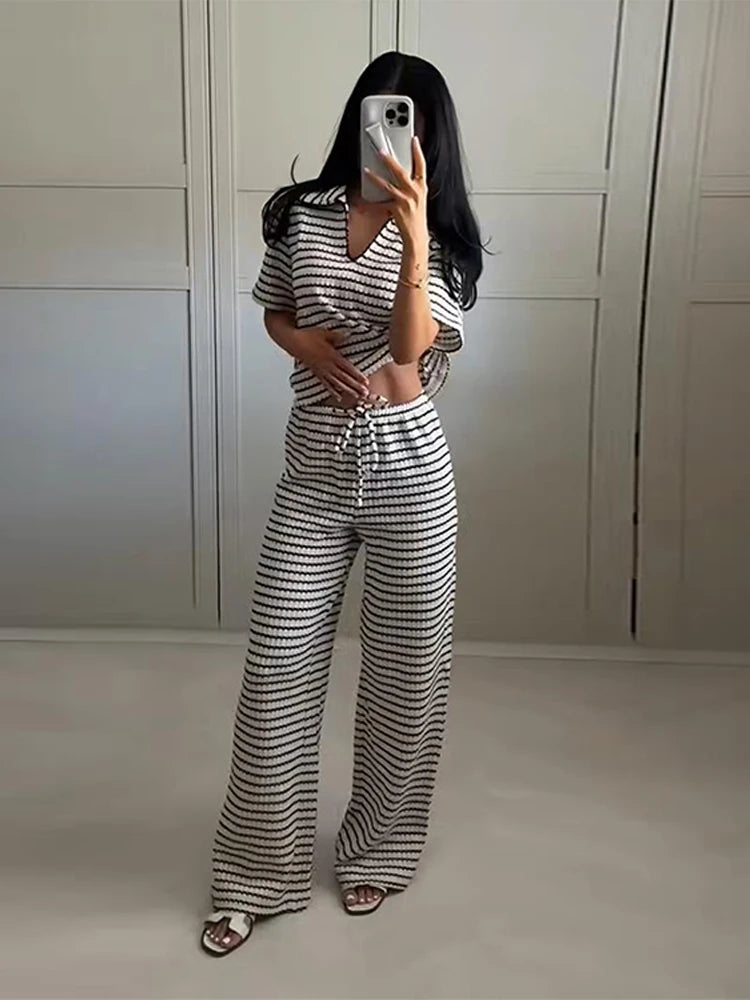 Conjunto de dos piezas elegante de punto a rayas para mujer, top y pantalón, informal, manga corta, cuello V, jersey con cordón ajustable, pantalón largo de pierna ancha, traje de moda 2025