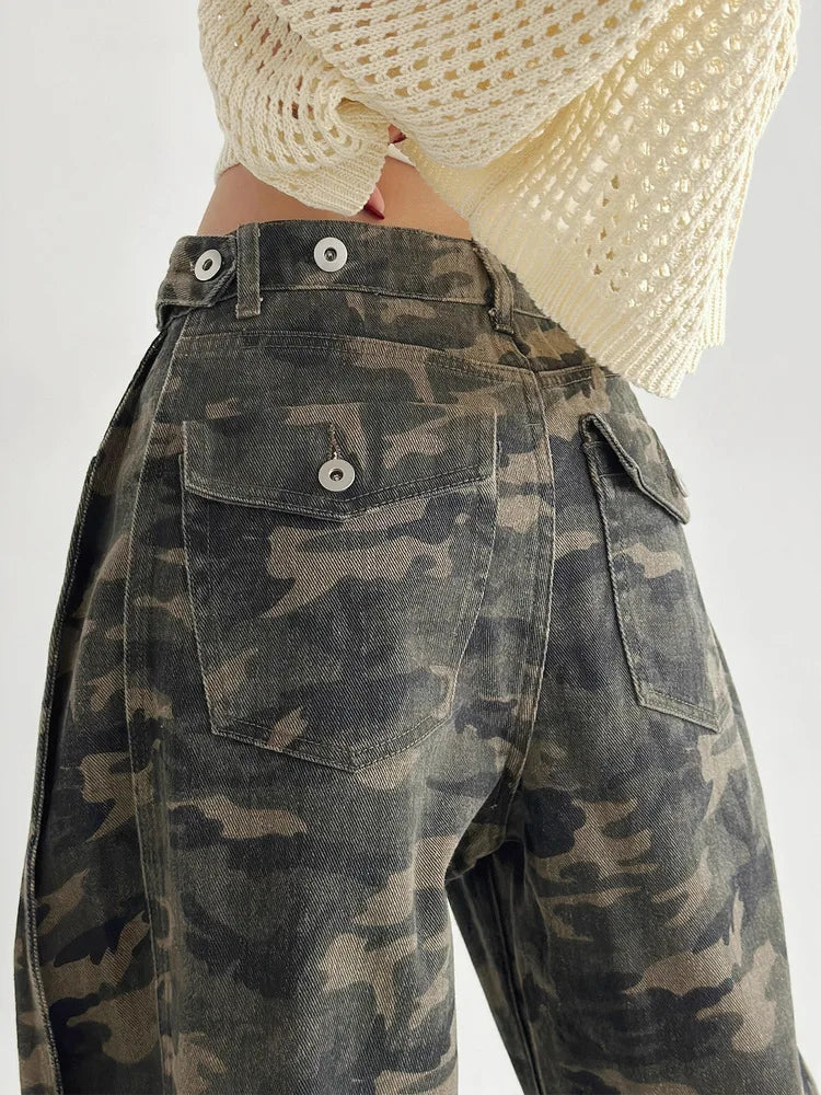 UCXQ Pantalones de camuflaje de estilo coreano otoño invierno para mujer, jeans de pierna ancha de cintura alta con bolsillos, pantalones sueltos que combinan con todo 23Z484