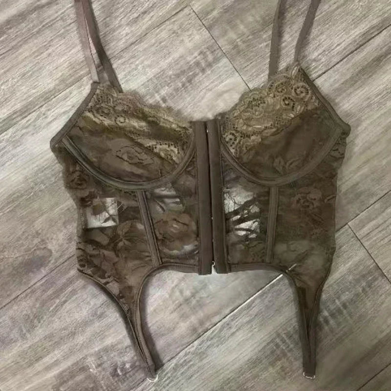 Conjunto de 3 piezas: Corsé de encaje marrón moca, Bolero de manga acampanada con lazo frontal y Minifalda escalonada con cinturón de ojales