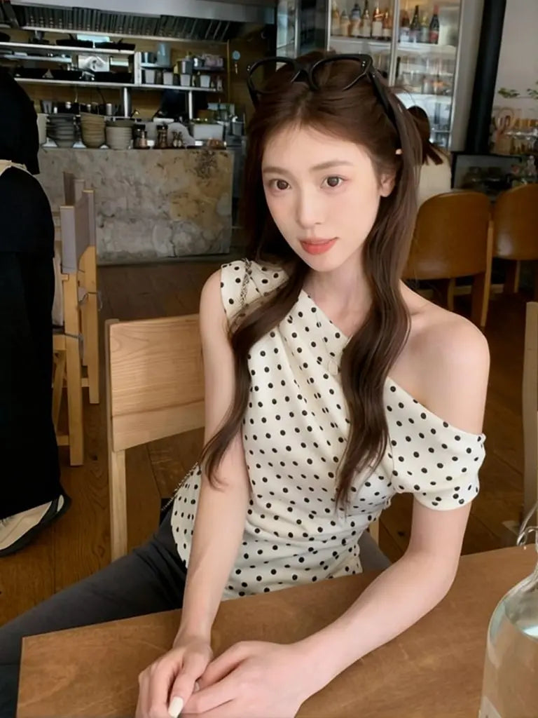 Camiseta sin mangas con un solo hombro y estampado de lunares para mujer, Verano 2026 Elegante top sin hombros sin mangas casual, estilo coreano nuevo