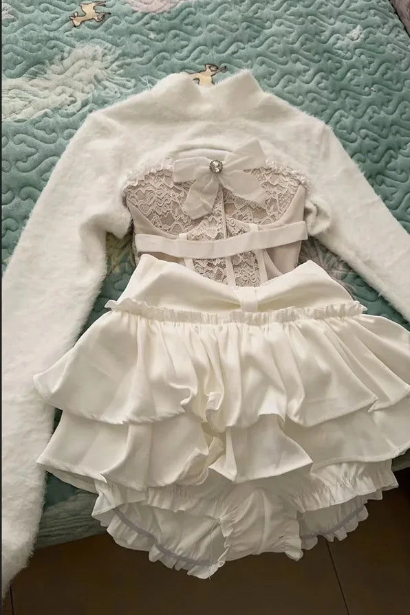Conjunto de Top Corto + Chaleco con Lazo de Encaje + Minifalda con Volantes