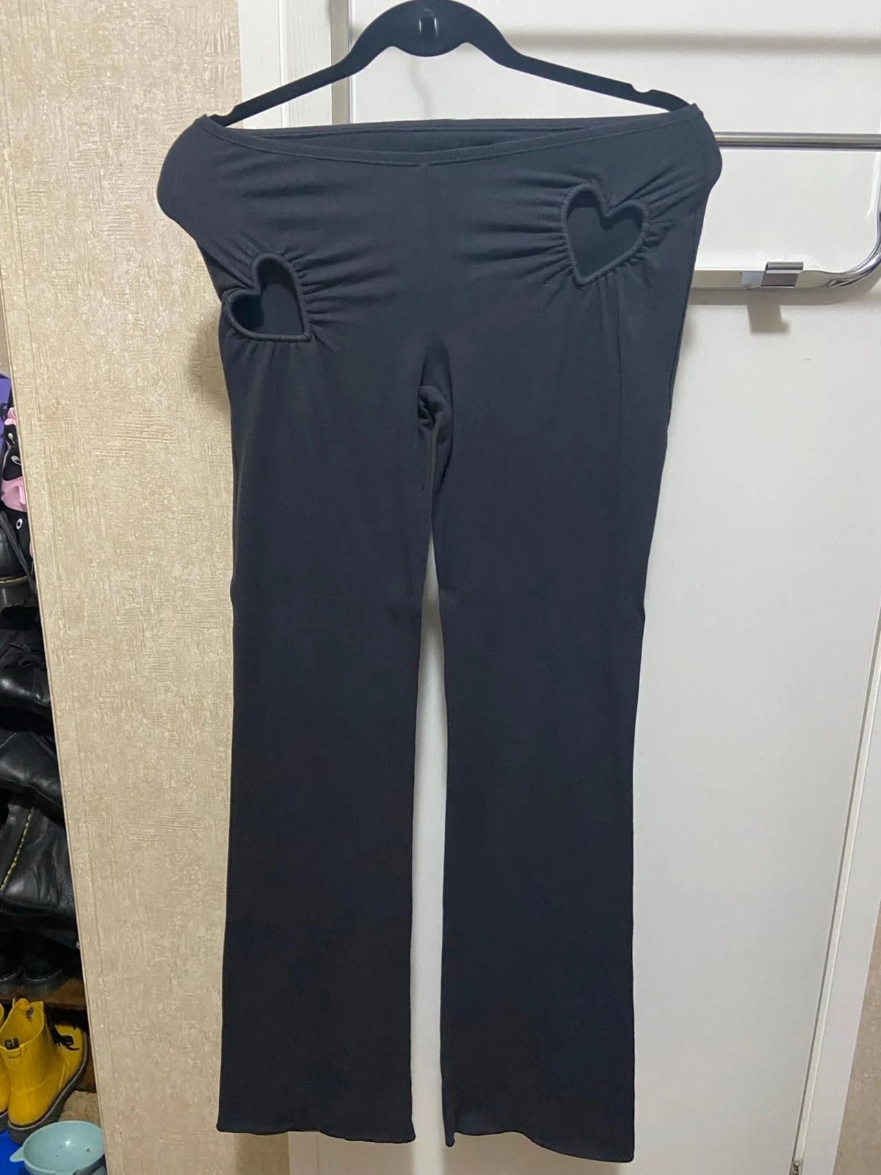 Conjunto de camiseta sin mangas calada con corazón + pantalón