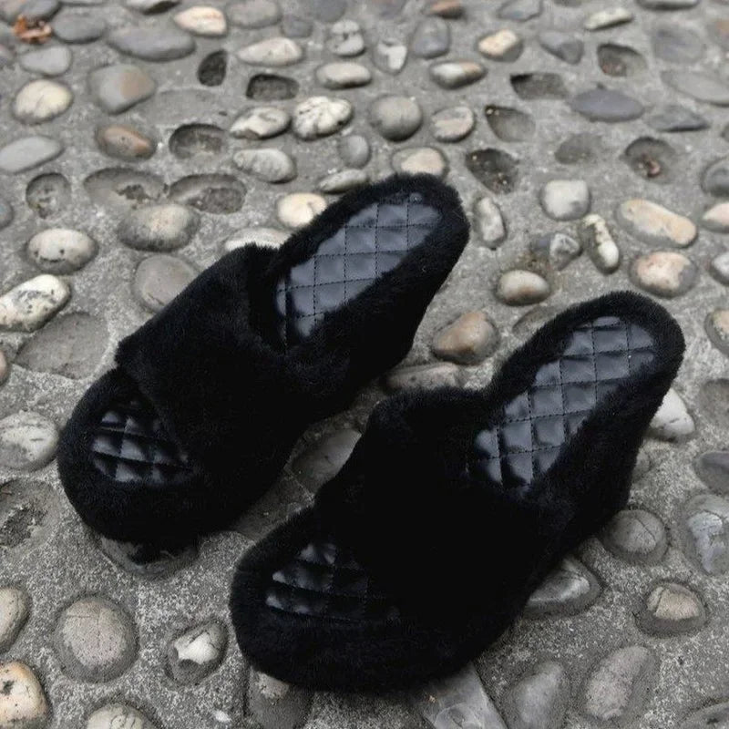 Pantuflas de cuña con pelo