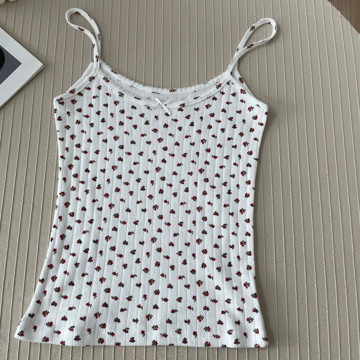 Top corto Floral con ojetes y lazo