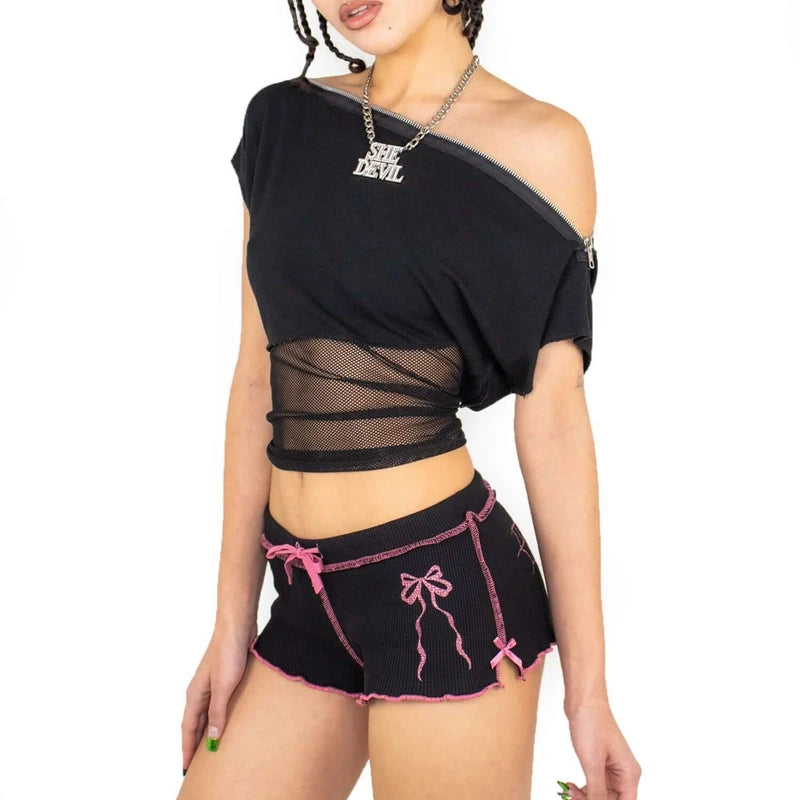 Minishorts de tiro bajo con estampado de lazo
