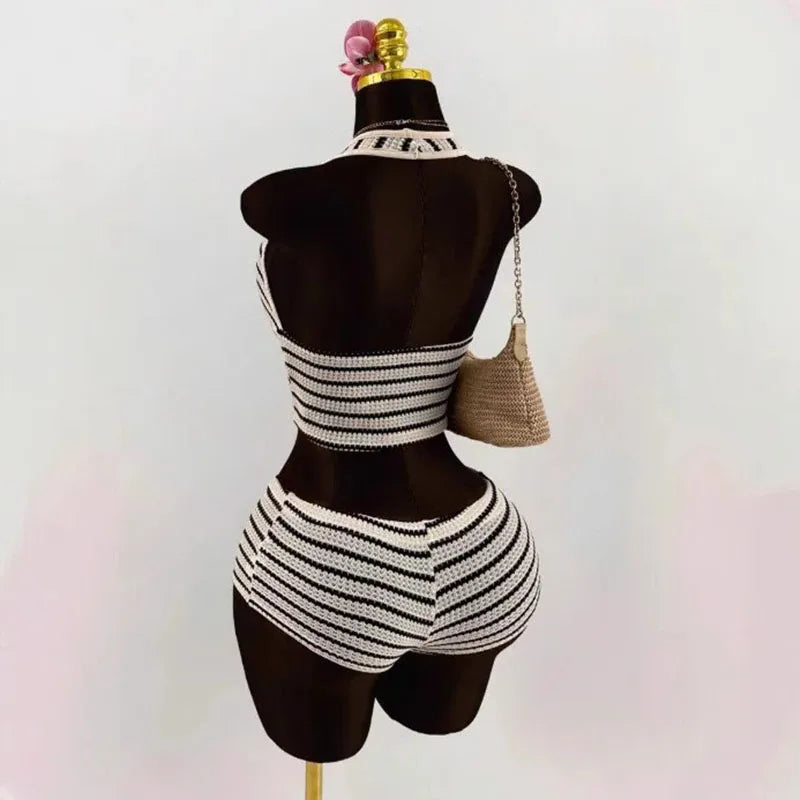 Conjunto de chaleco halter de punto entallado con cordones + shorts a media pierna
