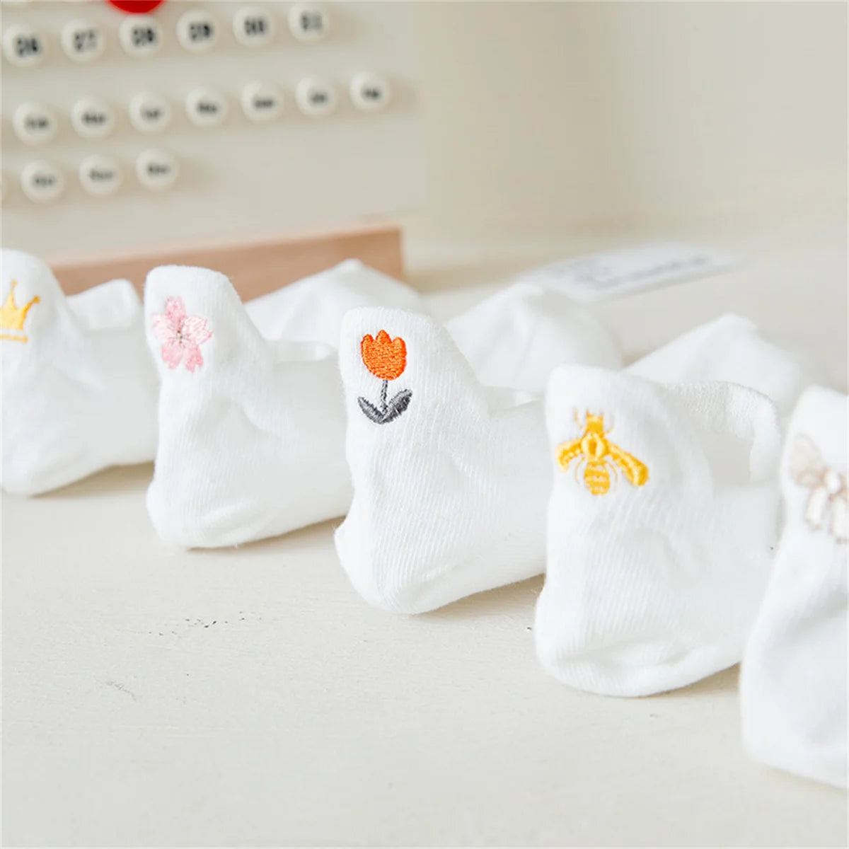 Calcetines blancos de malla transpirable bordados