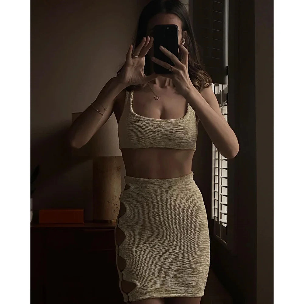 Sexy 3 piezas Micro Bikinis 2025 Traje de baño para mujer Traje de baño sólido con falda Bikini brasileño Conjunto de ropa de playa Tanga Biquini