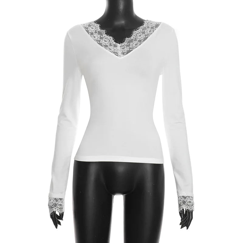 Camiseta de encaje con cuello de pico