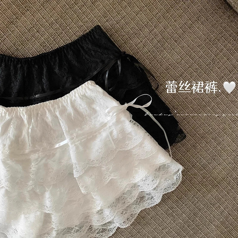 Pantalones cortos de encaje con volantes
