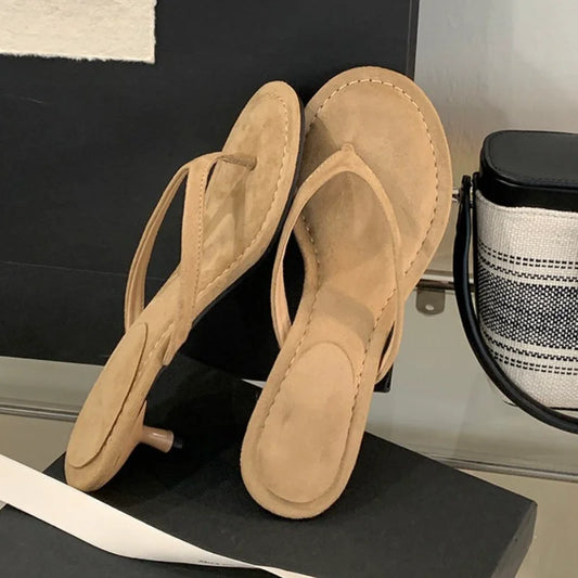 Sandalias de tacón bajo fino y redondo