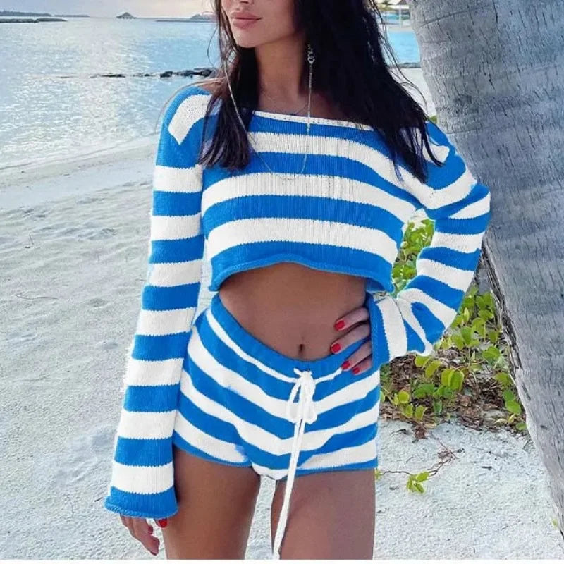 Conjunto de top corto y shorts de punto a rayas