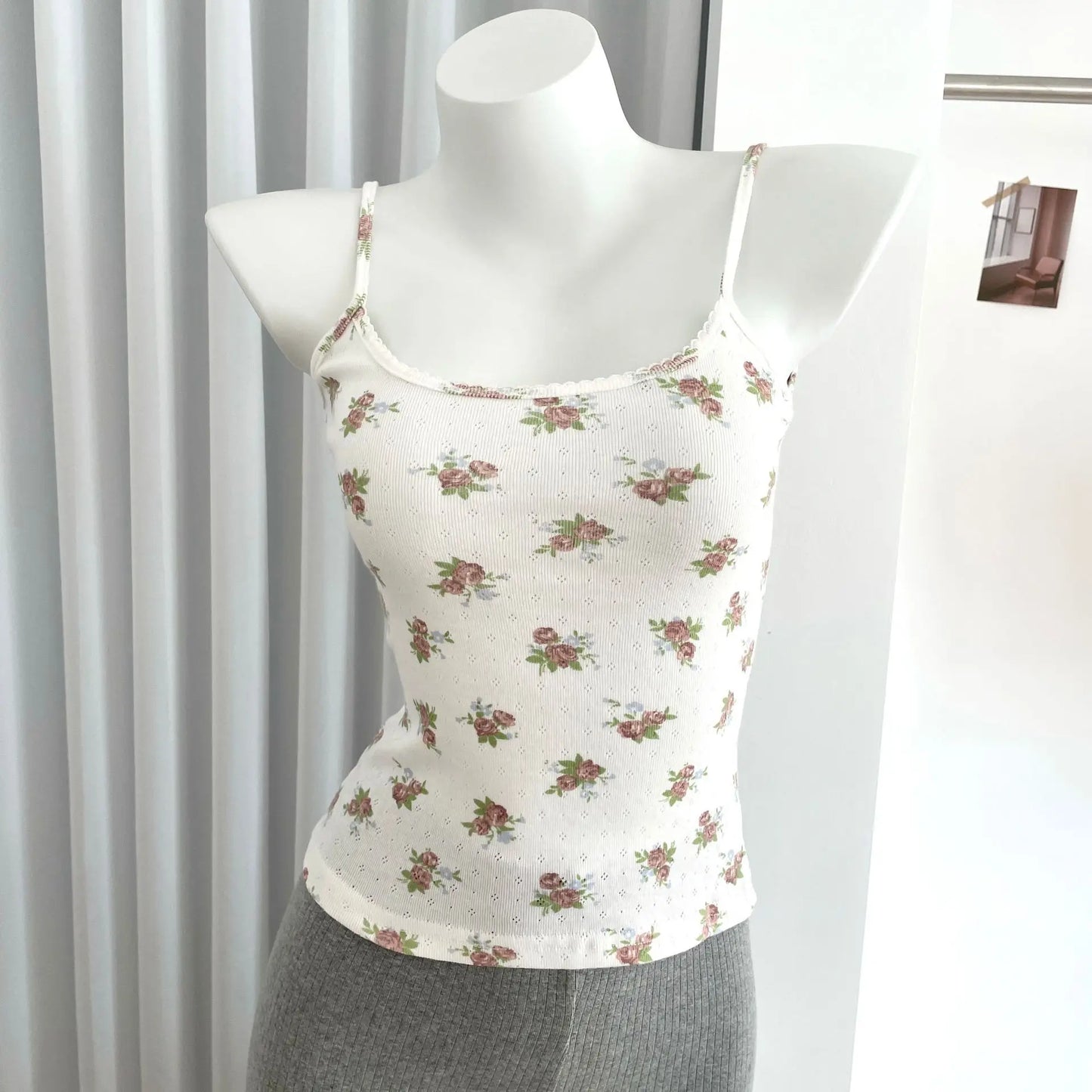 Top corto Floral con ojetes y lazo