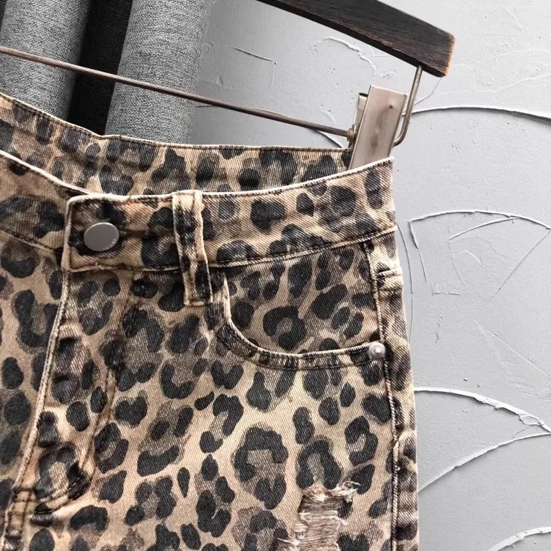 Shorts vaqueros de talle alto con estampado de leopardo
