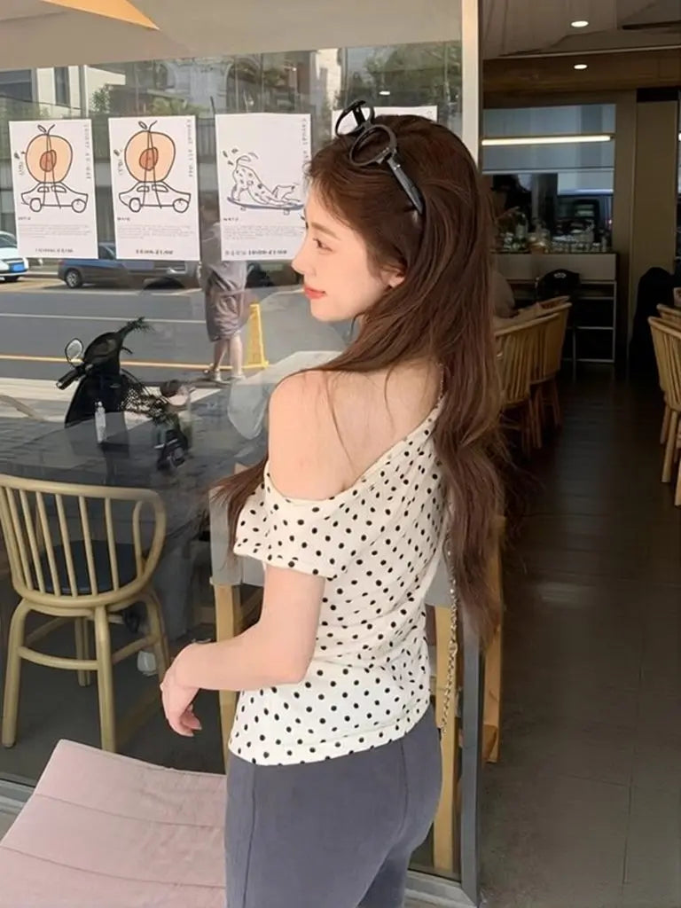 Camiseta sin mangas con un solo hombro y estampado de lunares para mujer, Verano 2026 Elegante top sin hombros sin mangas casual, estilo coreano nuevo