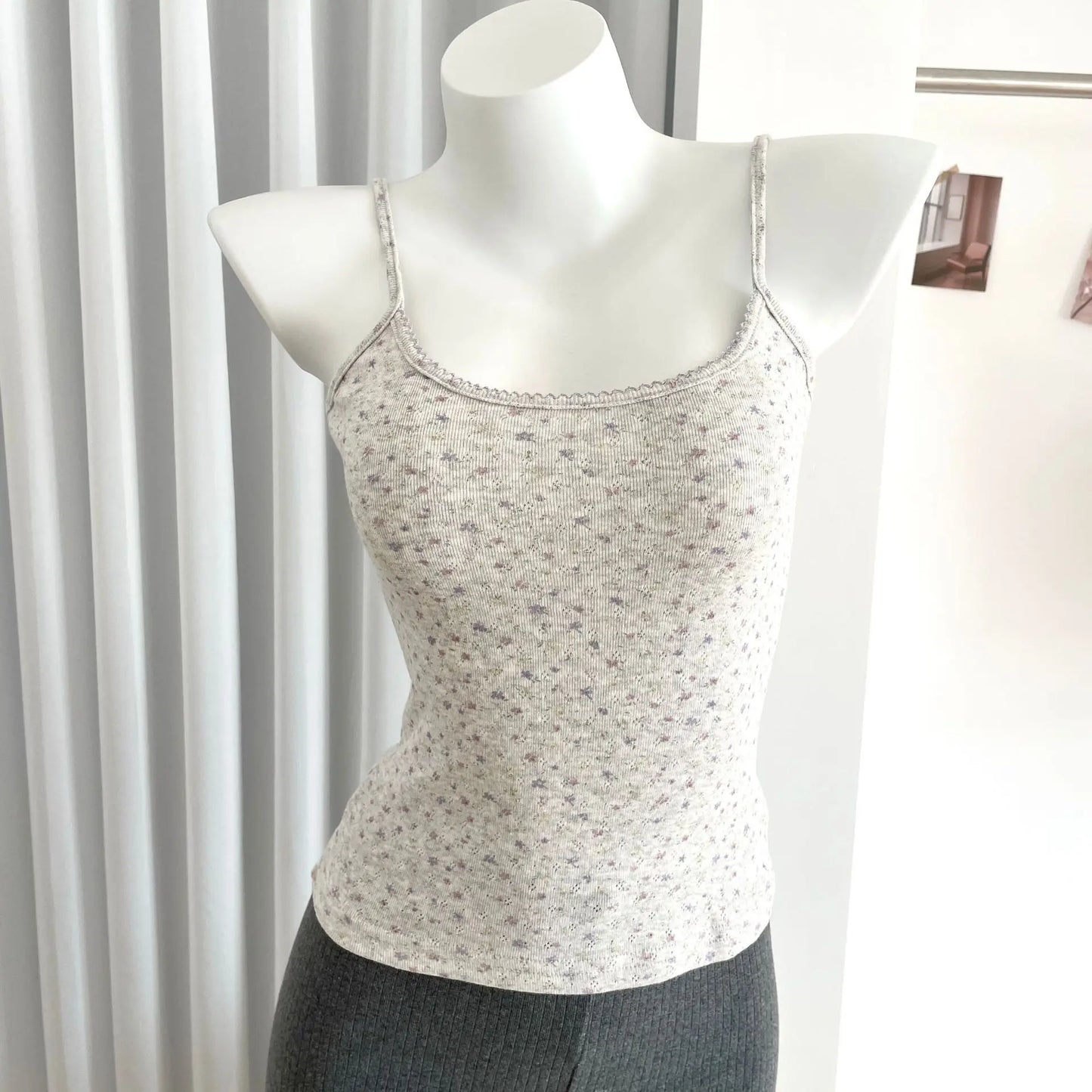 Top corto Floral con ojetes y lazo