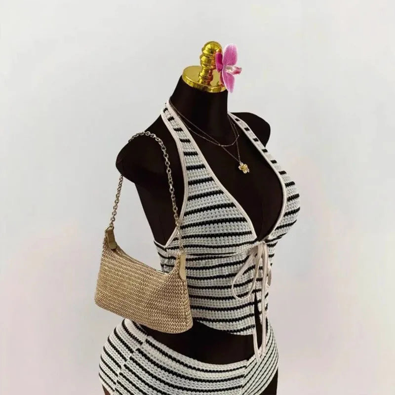 Conjunto de chaleco halter de punto entallado con cordones + shorts a media pierna