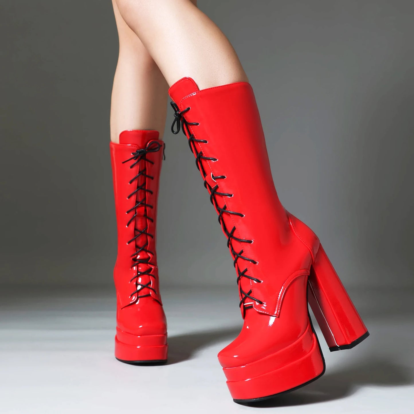 Bota de doble capa con plataforma y punta cuadrada