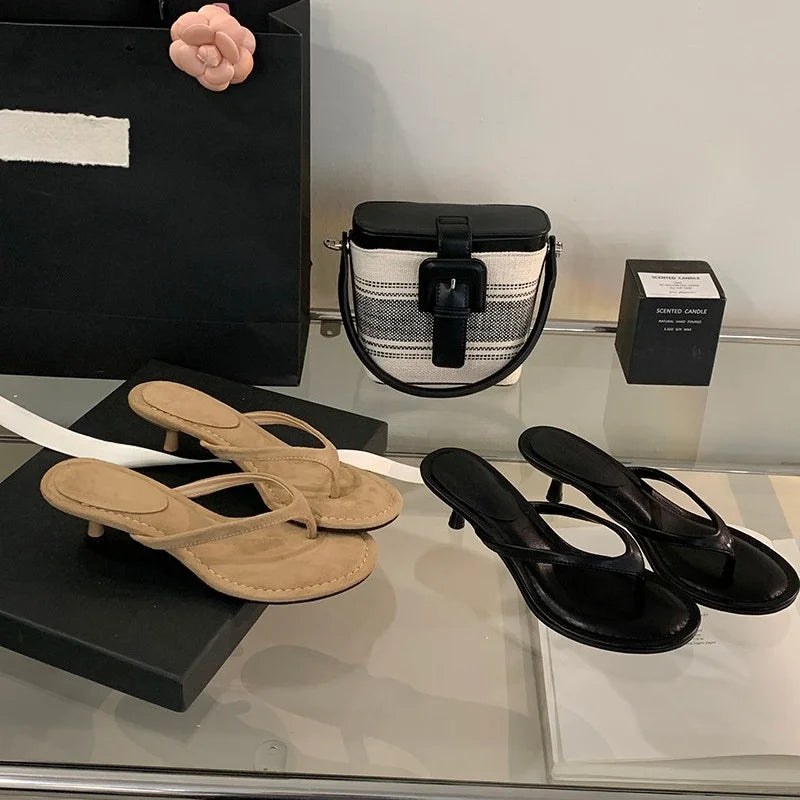 Sandalias de tacón bajo fino y redondo
