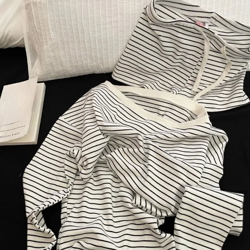 Conjunto de pijama de manga larga con rayas blancas y negras